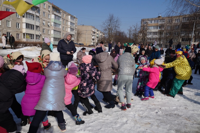 Масленичное гуляние  с песнями, играми и хороводами прошло сегодня в деревне Чемодурово!

